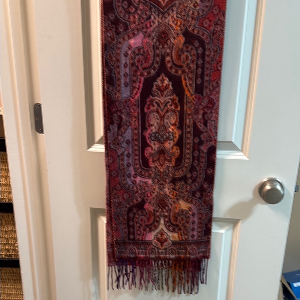 Elegant V. FRAAS Scarf in Rich Tones